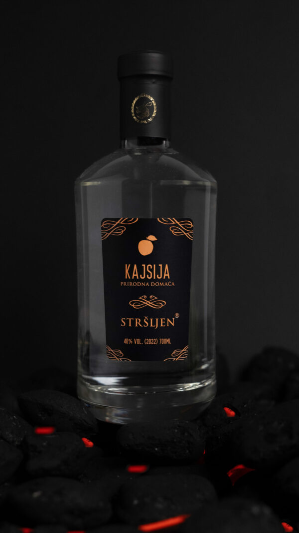 Stršljen rakija od kajsije