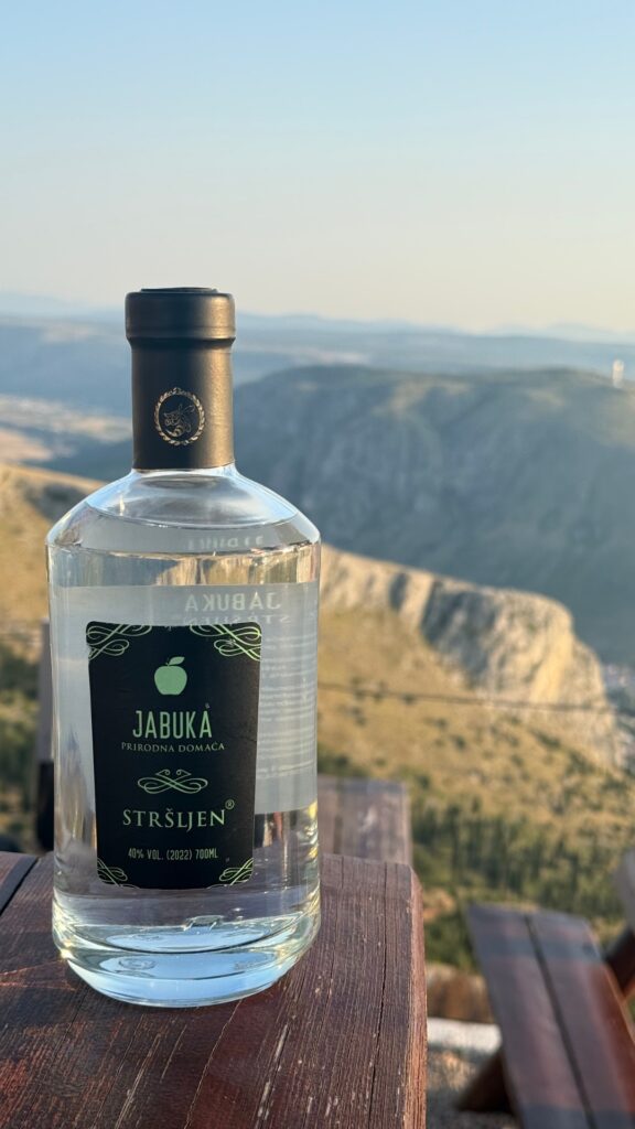 Strsljen Jabuka flasa planinarenje